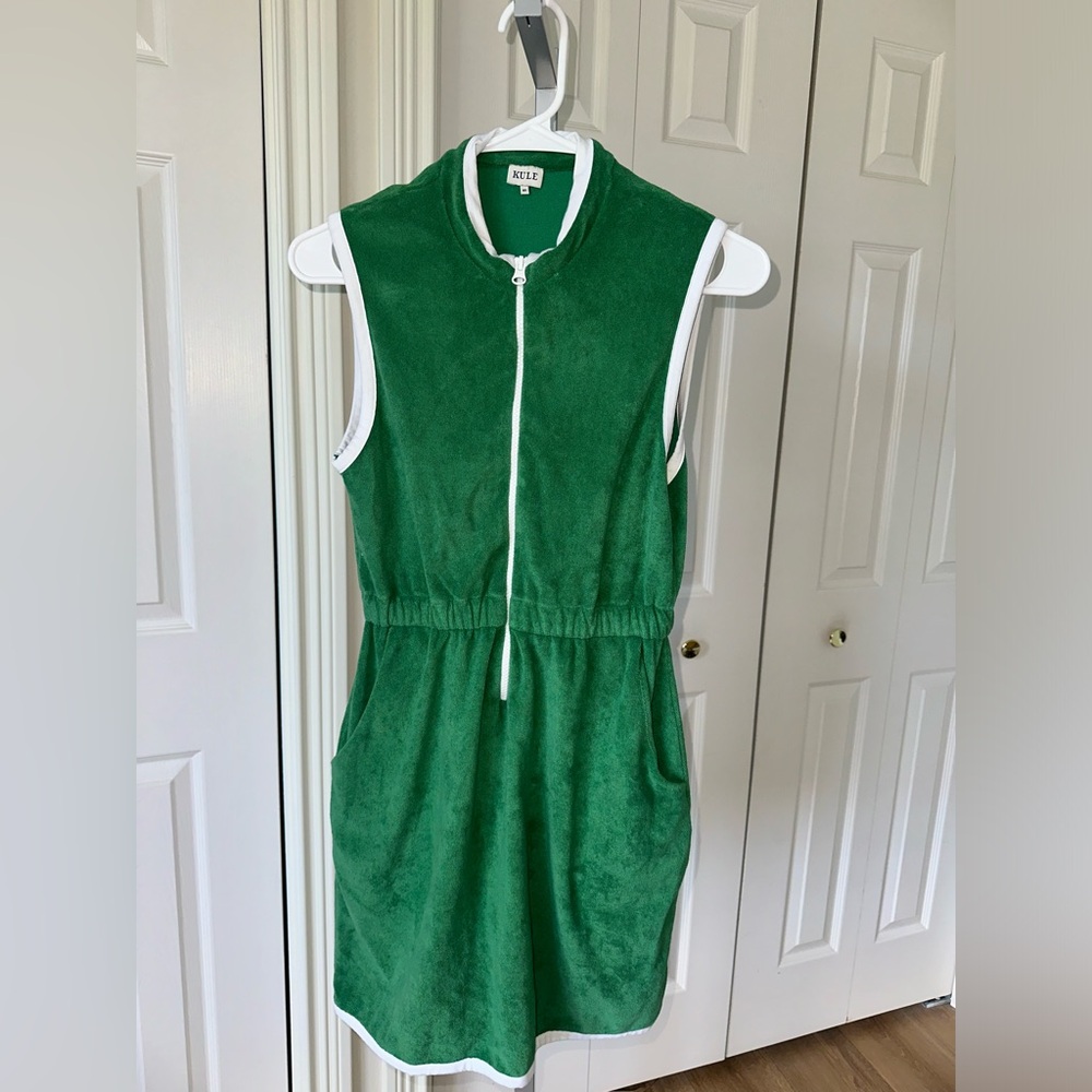 The Terry Dress in Green
Kule
